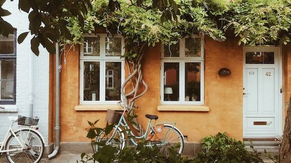 Comment bénéficier des ventes aux enchères immobilières pour acheter un bien à bas prix en ville ?